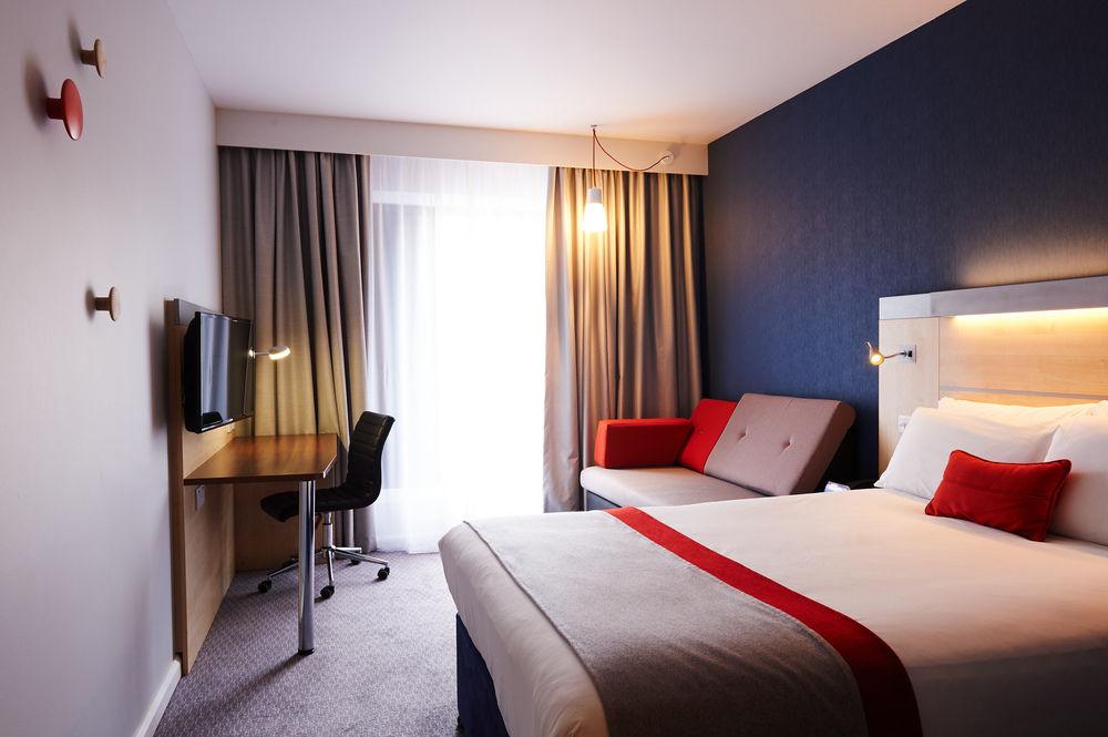 Holiday Inn Express Cheltenham Town Centre By Ihg Exterior foto