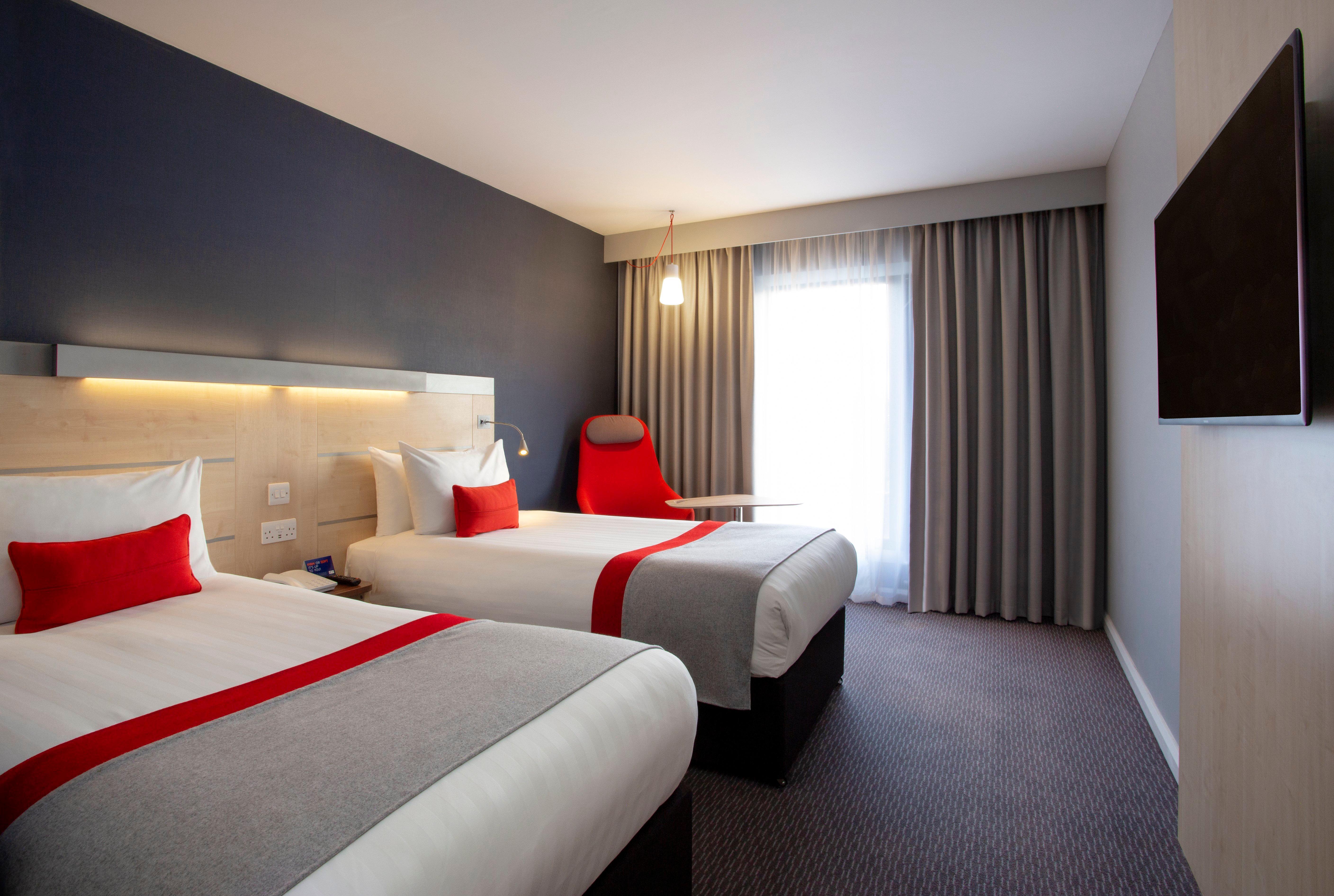 Holiday Inn Express Cheltenham Town Centre By Ihg Exterior foto