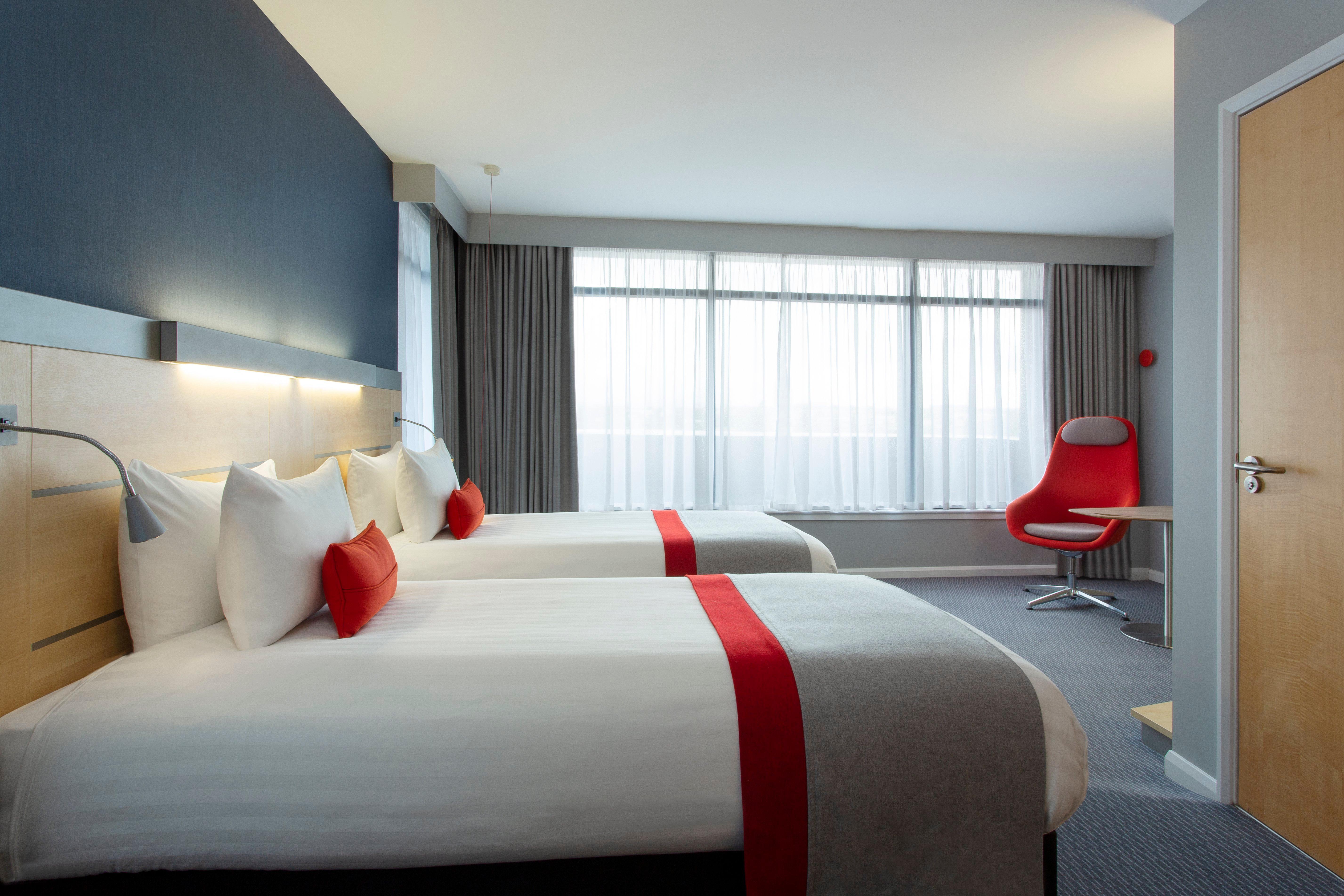 Holiday Inn Express Cheltenham Town Centre By Ihg Exterior foto