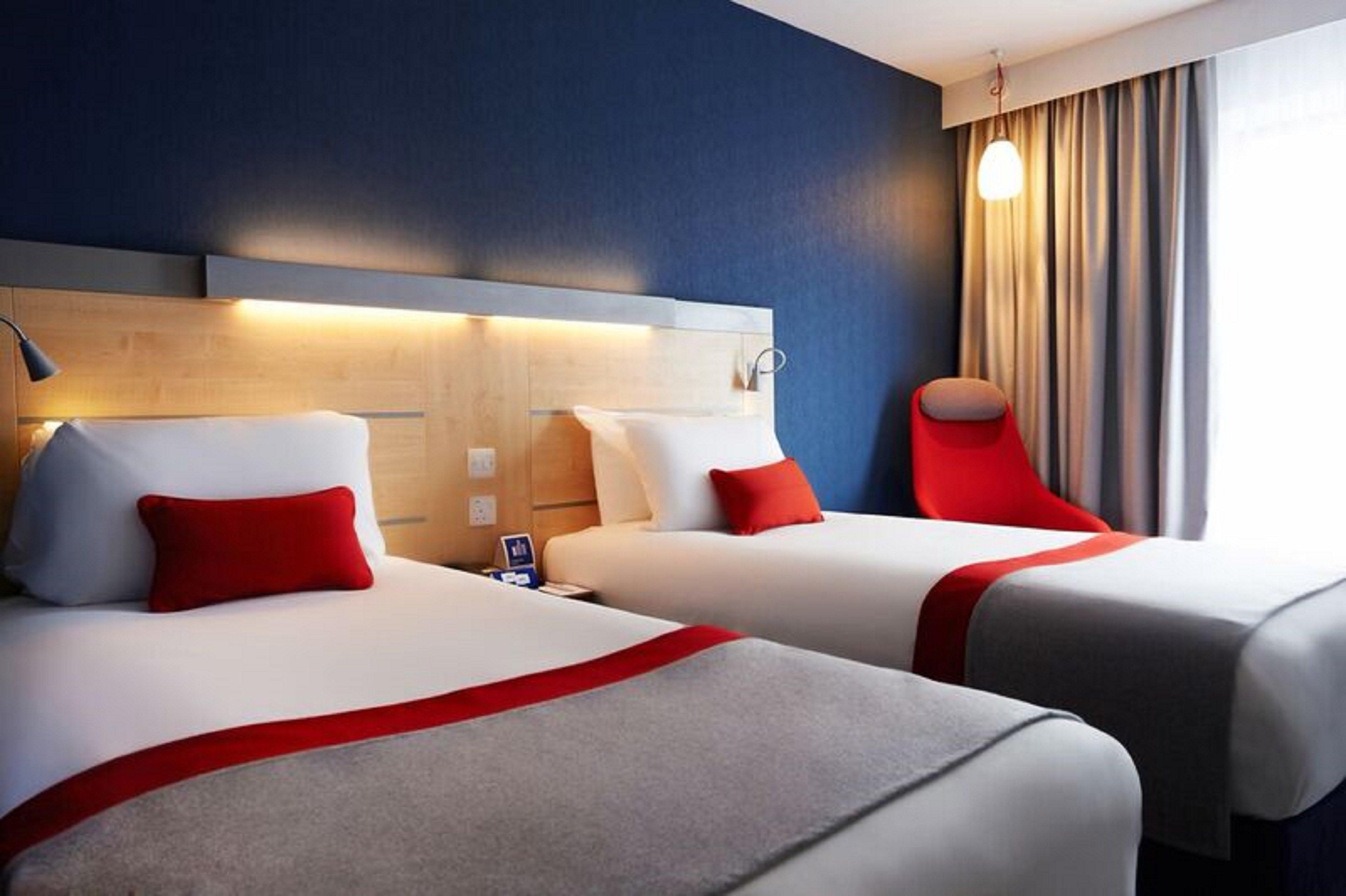 Holiday Inn Express Cheltenham Town Centre By Ihg Exterior foto