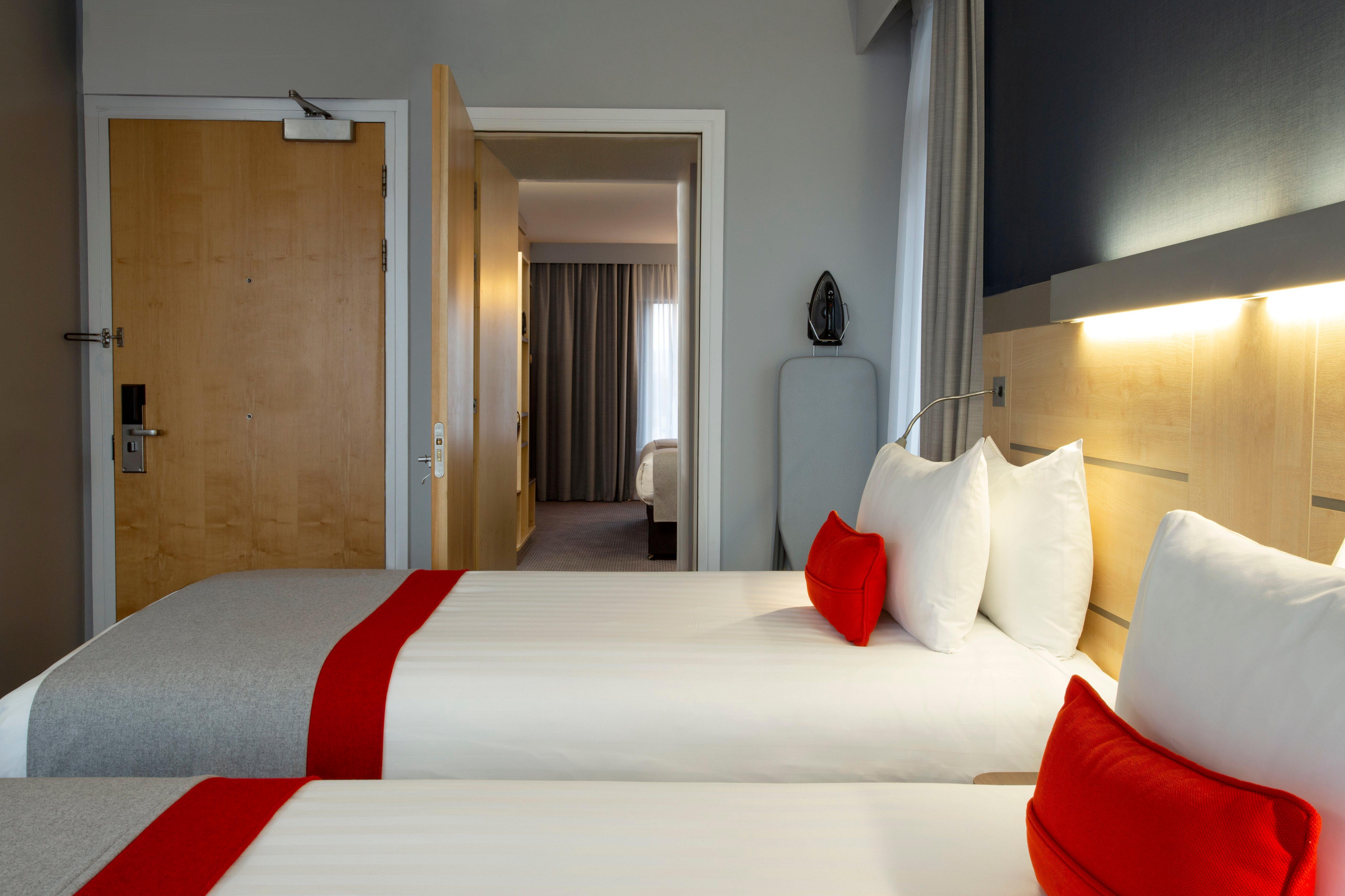 Holiday Inn Express Cheltenham Town Centre By Ihg Exterior foto