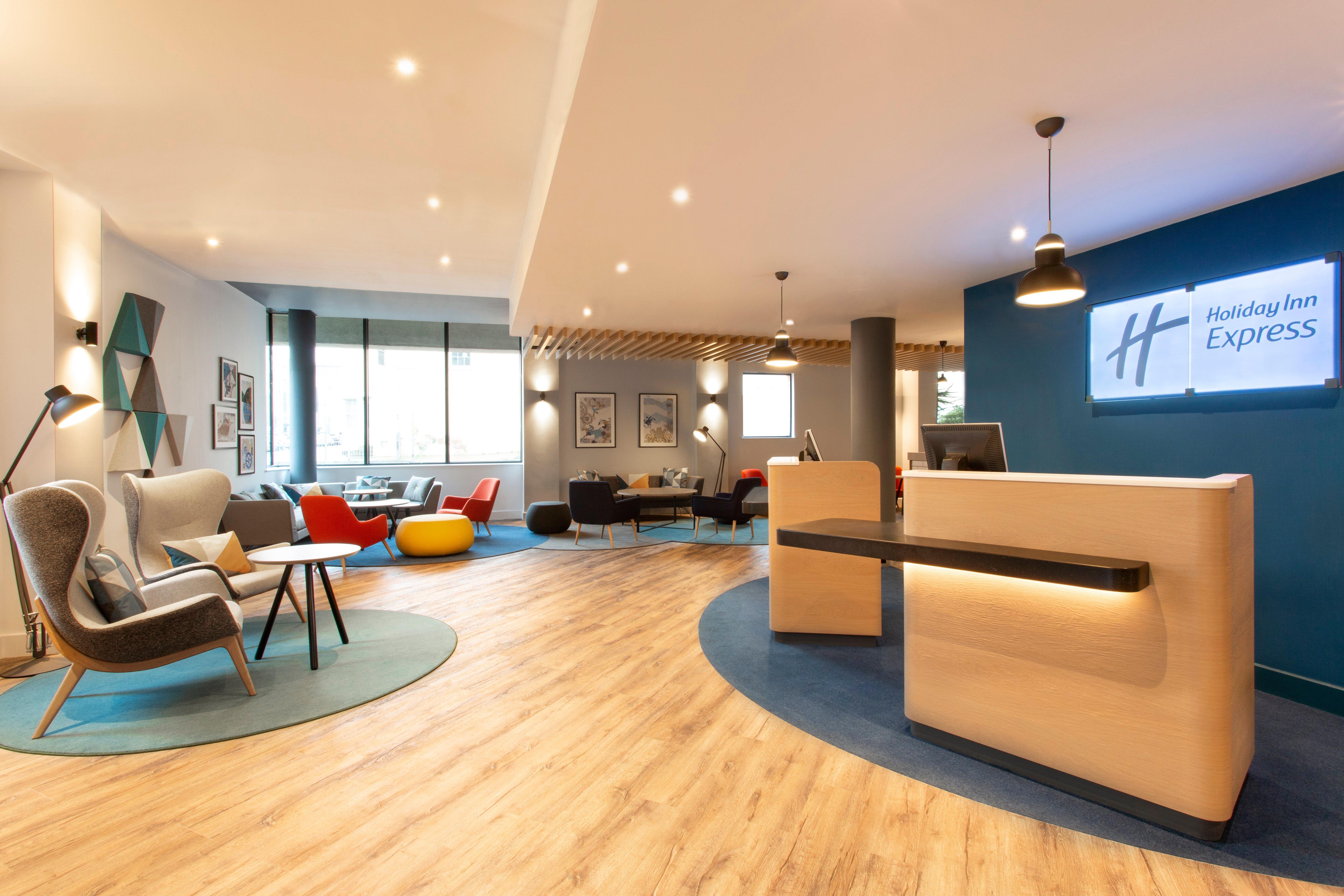 Holiday Inn Express Cheltenham Town Centre By Ihg Exterior foto