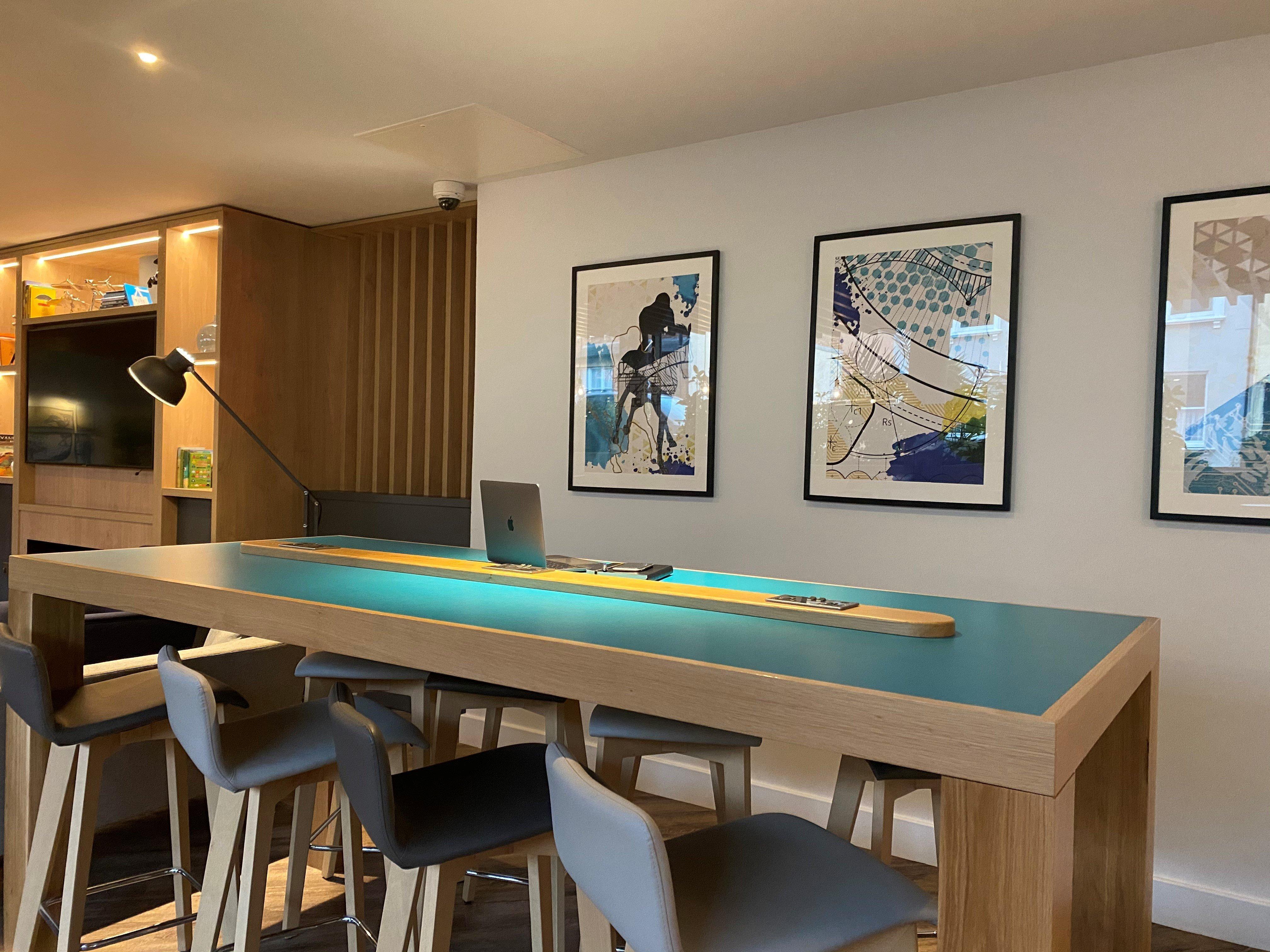 Holiday Inn Express Cheltenham Town Centre By Ihg Exterior foto