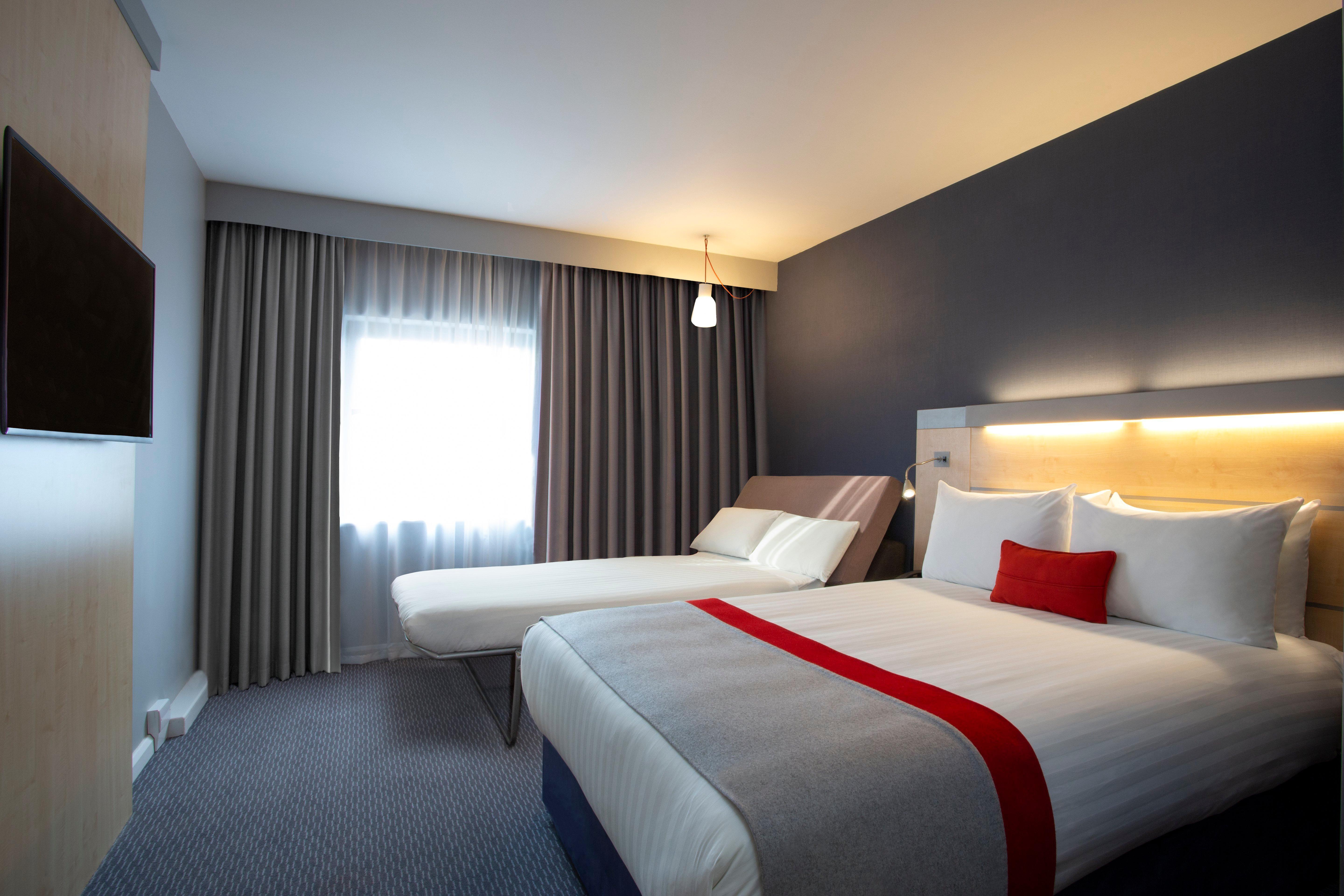 Holiday Inn Express Cheltenham Town Centre By Ihg Exterior foto