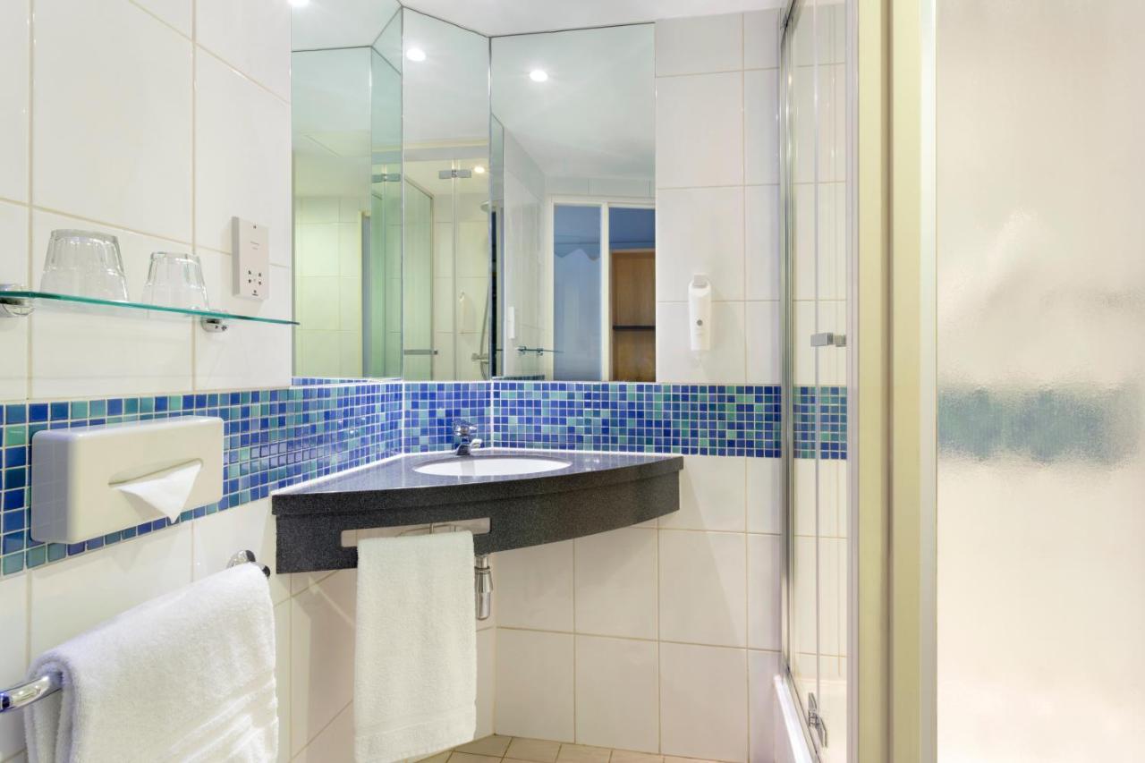 Holiday Inn Express Cheltenham Town Centre By Ihg Exterior foto