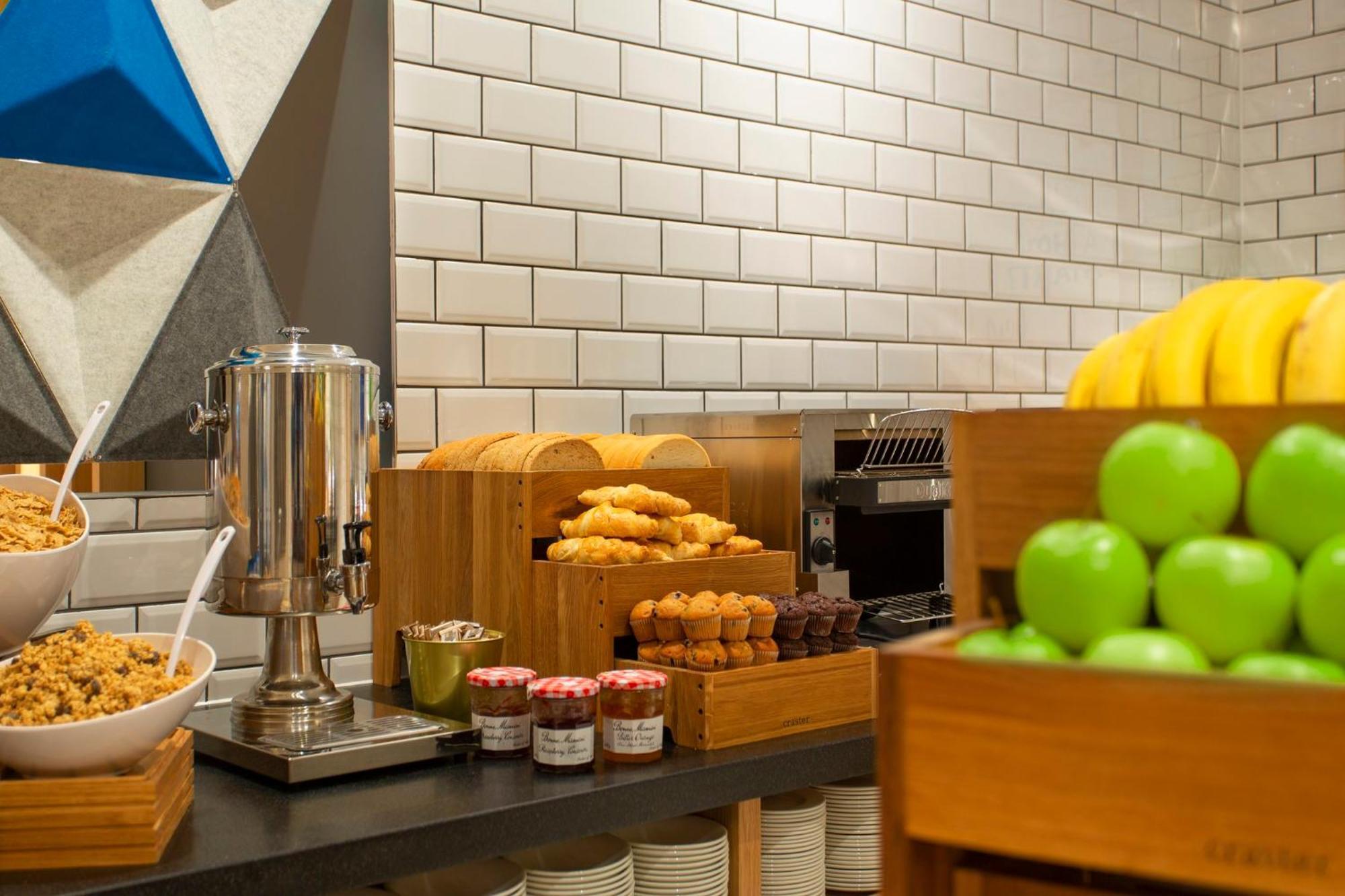 Holiday Inn Express Cheltenham Town Centre By Ihg Exterior foto