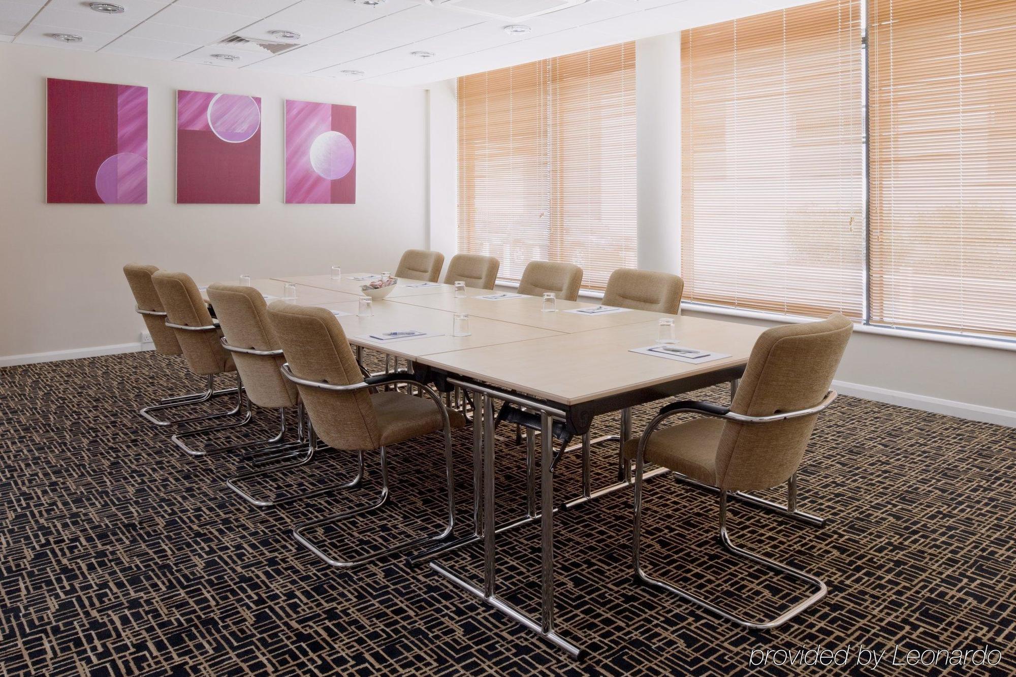 Holiday Inn Express Cheltenham Town Centre By Ihg Facilidades foto