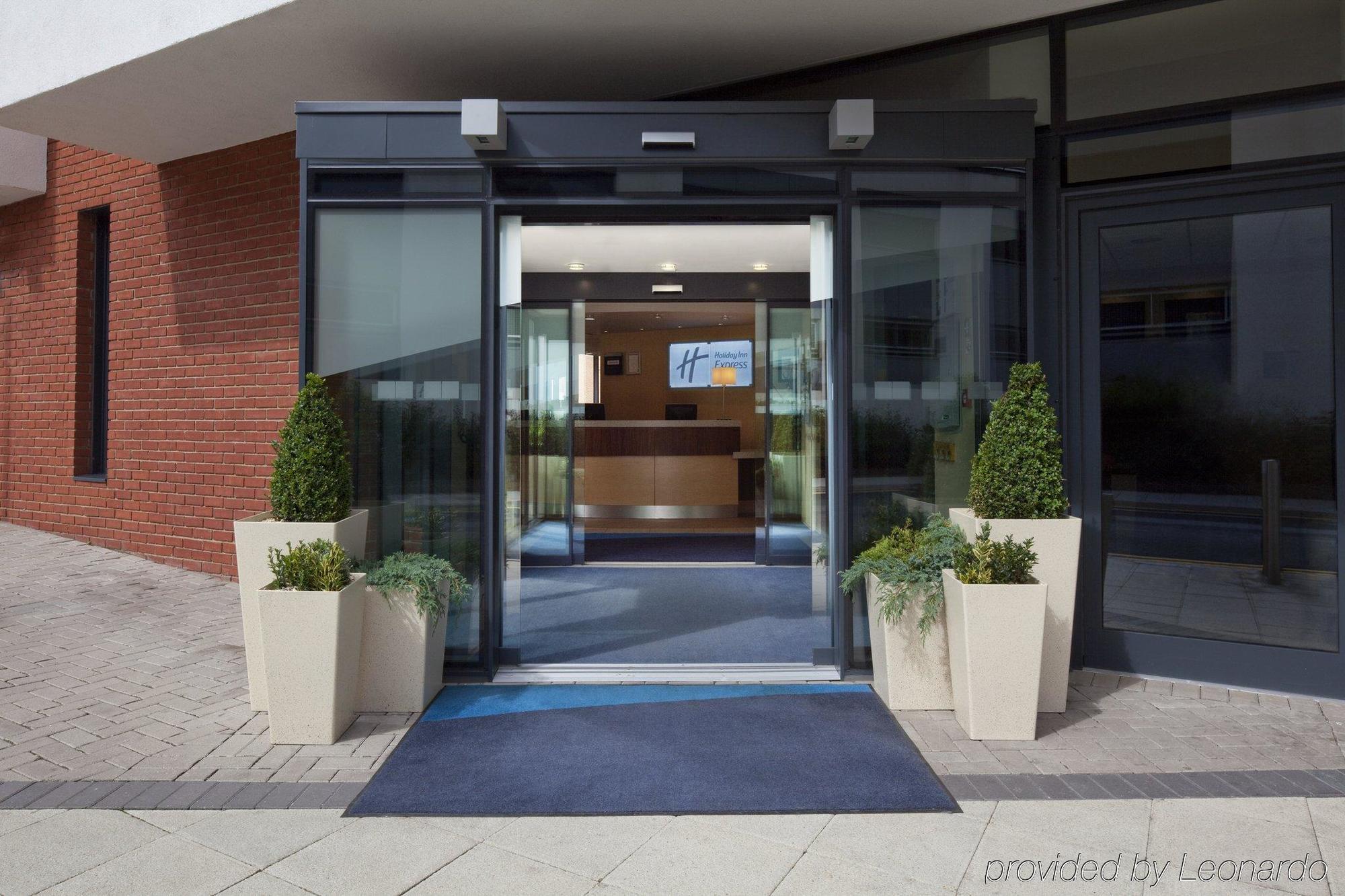 Holiday Inn Express Cheltenham Town Centre By Ihg Exterior foto