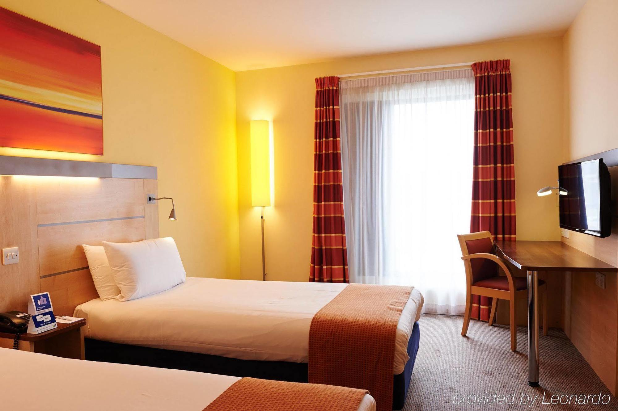 Holiday Inn Express Cheltenham Town Centre By Ihg Exterior foto